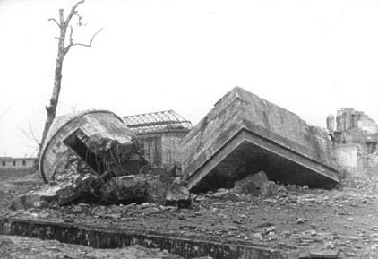 Der Garten der zerstrten Reichskanzlei und gesprengtem Fhrerbunker.