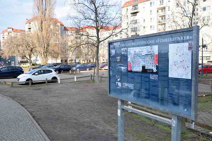 Infotafel und Parkplatz - Hitlers ehemaliger Fhrerbunker