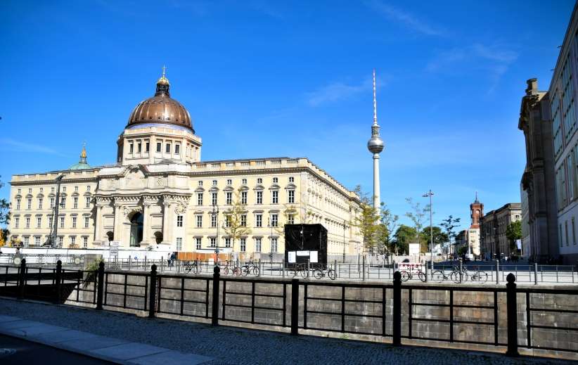 Humboldt Forum, Fernsehturm, Rote Rathaus und ehemaliges Staatsratsgebude der DDR.