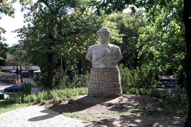 Wieder errichtetes Denkmal der Bismarck-Bste