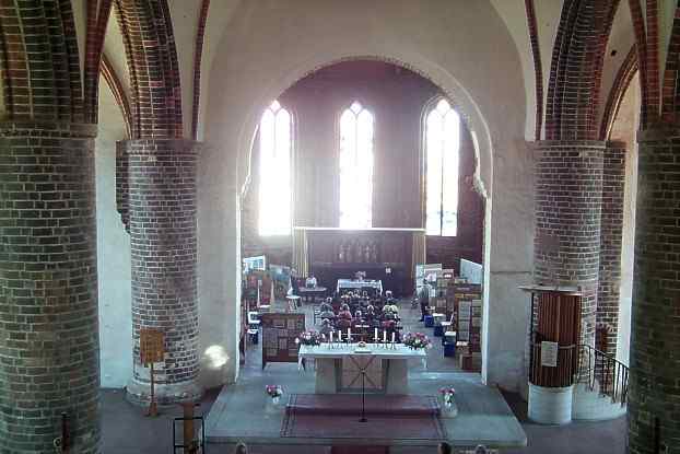 Im Kirchenschiff der Sankt-Marien-Andreas-Kirche von Rathenow