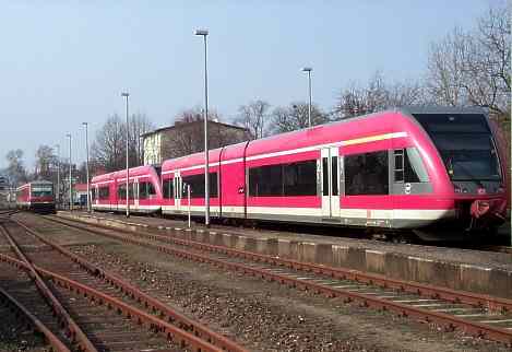Bahnhof Rheinsberg - neue Regionalzuege - Mrz 2005