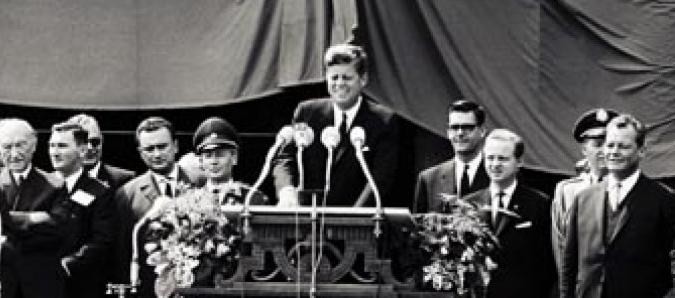 John F. Kennedy 1963 in Berlin - Rathaus Schneberg - "Ich bin ein Berliner".