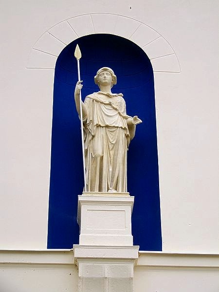 Skulptur Minerva _ Villa Schningen, Glienicker Brcke in Potsdam.