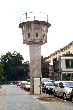 Mauer-Wachturm in der Erna-Berga-Strasse, Nhe Potzdamer Platz