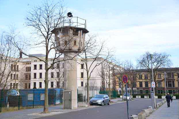 Beobachtungsturm - Grenzmauerwachturm - Nhe Potsdamer Platz. in Berlin