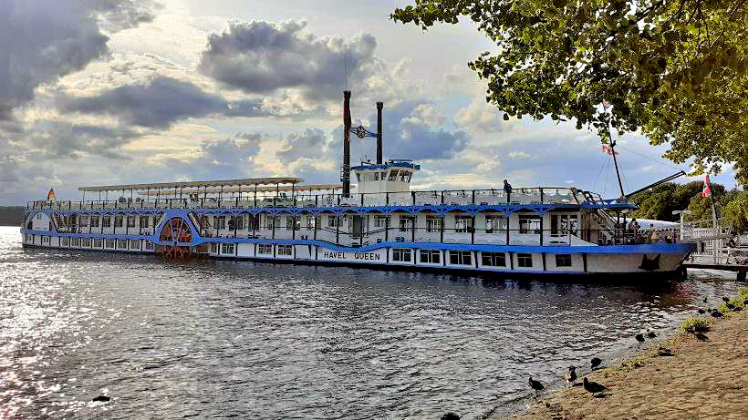 Die "Havel Queen" im Tegeler Haven.