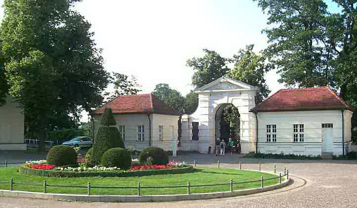 Tor zum Schlosshof Kpenick
