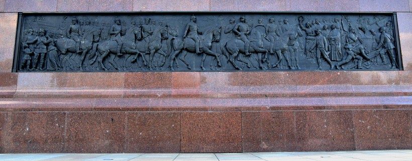 Relief - Feierlicher Einzug der Truppen  in Berlin - Siegessule.