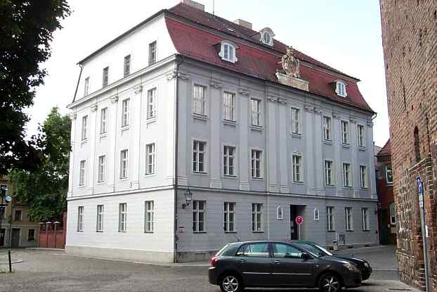 Neustdtische Gelehrtenschule am Kirchplatz der St. Katharinenkirche
