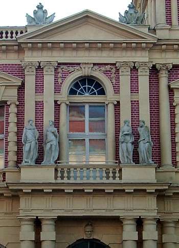 Gesims (rechts) und Balkon der Hiller-Brandtschen Huser. 