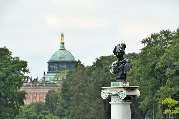 Bste der Knigin Elisabeth - Schloss Charlottenhof - Sanssouci.
