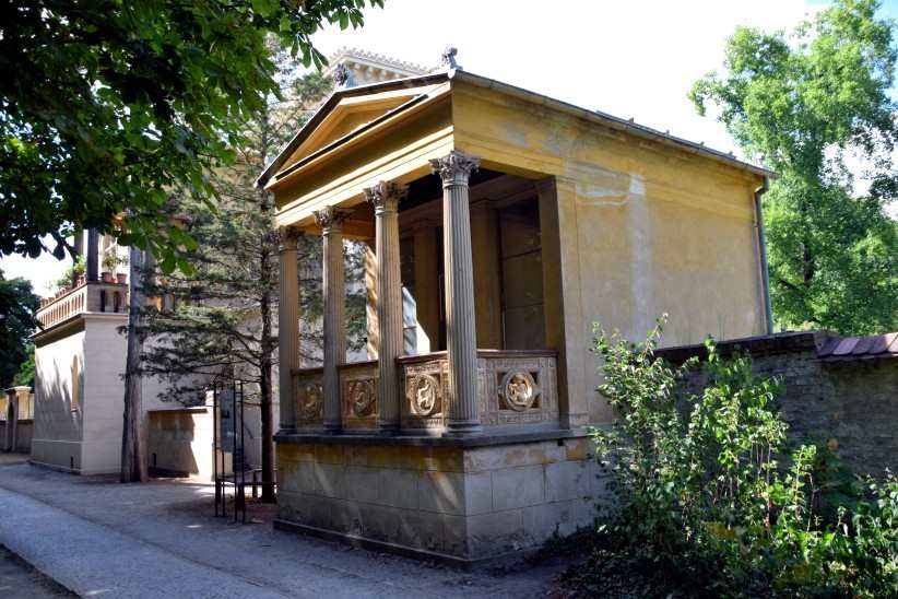 Der als Tempel gestaltete kleine Gartenpavillon.