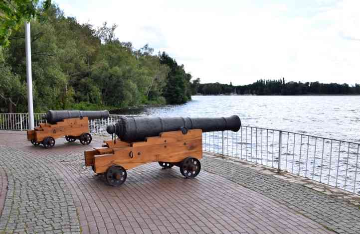 Englische Mndungslader-Kanonen als Geschenk der Partnerstadt Greenwich.