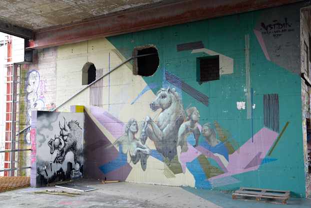 Graffit-Kunst auf den Etagen des ehemaligen Radargebudes