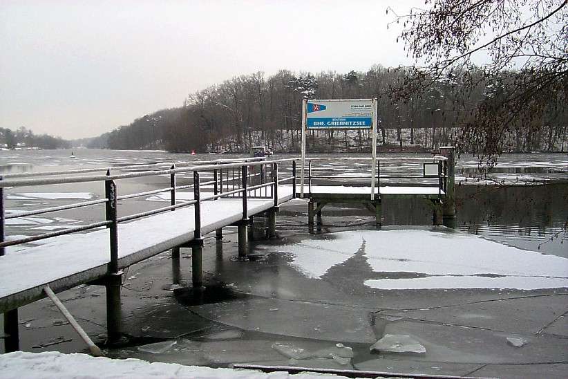 Bootsanlegestelle Griebnitzsee im Winter.