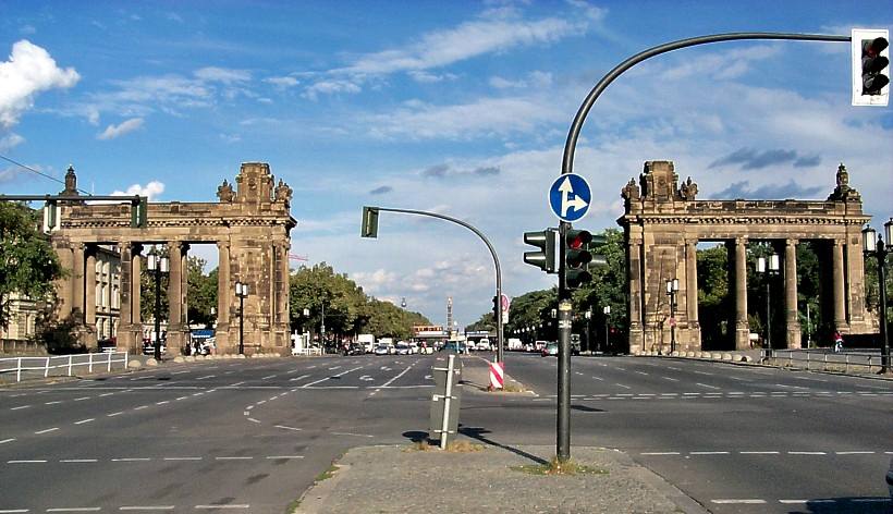 Auf derCharlottenburger Brcke - Torbauten - nach Berlin bzw. Charlottenburg