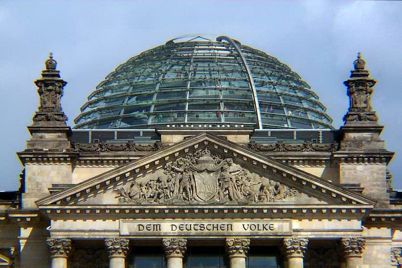 Dem Deutschen Volke - Reichstagsgebude in Berlin.
