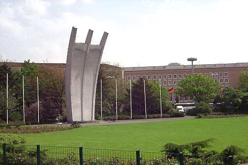 Hungerharke - Denkmal auf dem Platz der Luftbrcke