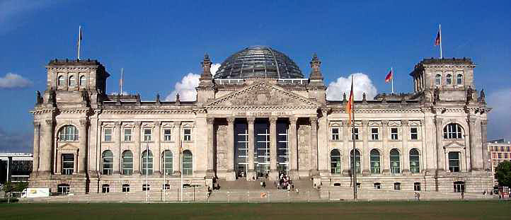 Reichstagsgebude am Platz der Republik - Westportal